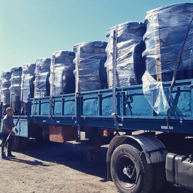 100 nuevos contenedores destinados para la recolección de los residuos sólidos urbanos de la ciudad.