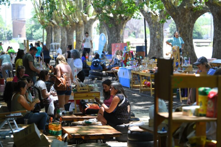 Hoy habrá Paseo de arte Jacarandá en el C.C. La Trocha