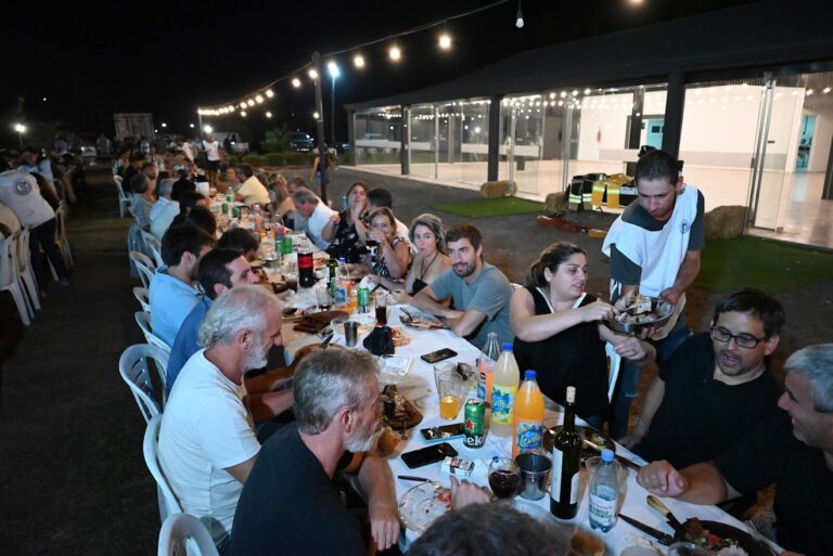 Solidaridad: lleno total en cena a beneficio de Bomberos