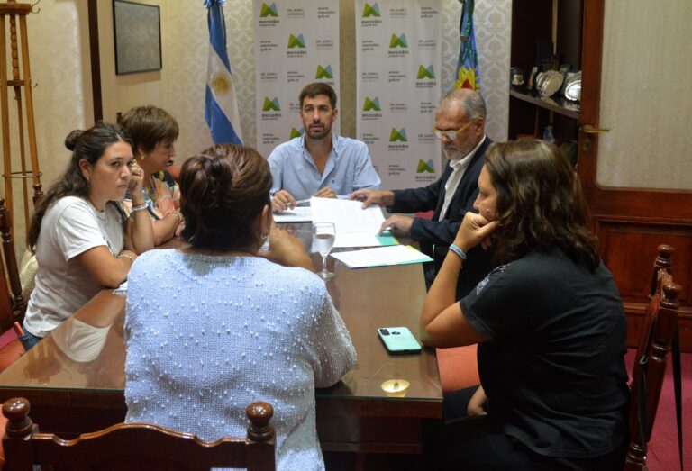 Convenio con la Secretaría Nacional de Niñez donde 16 familias se verán beneficiadas