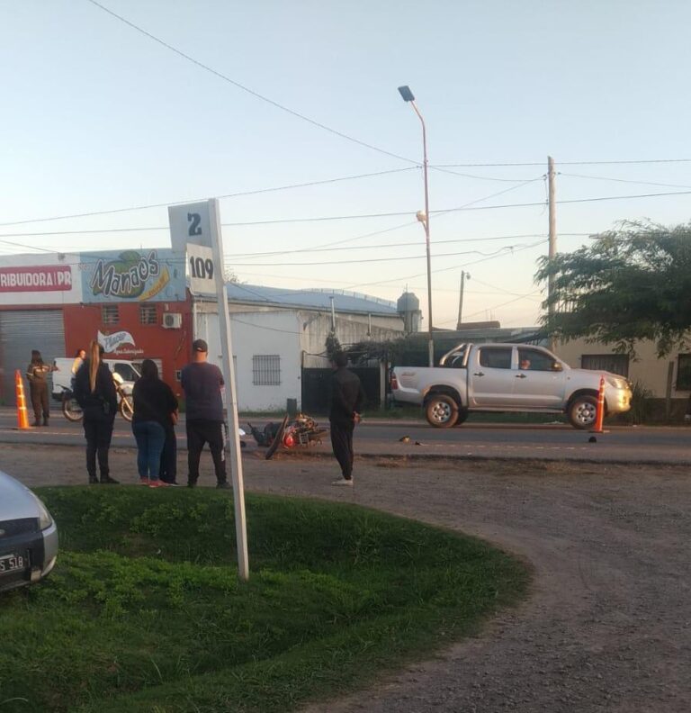 Choque entre auto y moto en 2 y 109