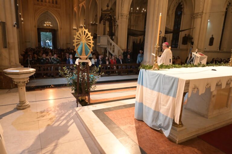 Arzobispo Eduardo Scheinig ofició el Tedeum del 25 de mayo