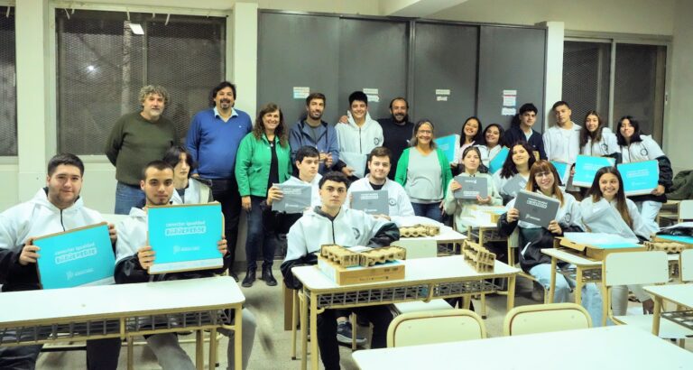 La entrega de netbooks no para: fue el turno de la Técnica 2 de Gowland