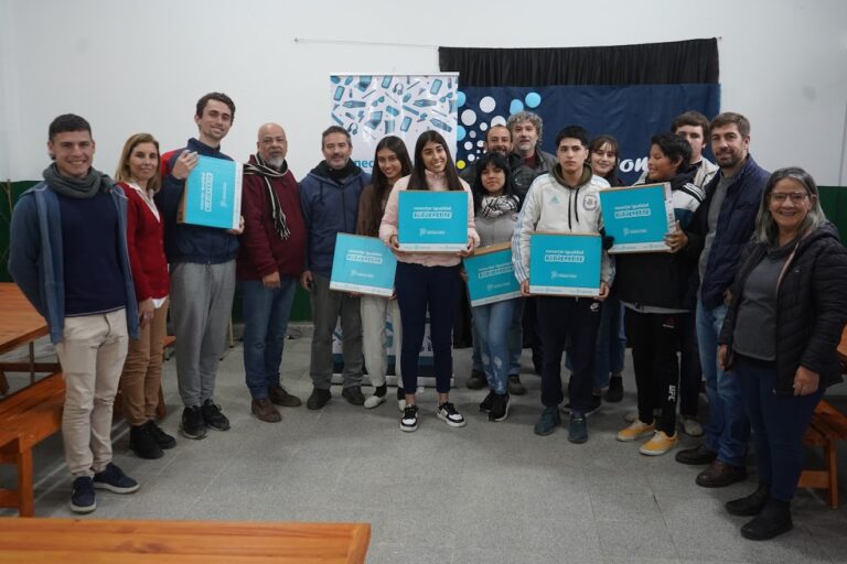 Más computadoras para escuelas rurales