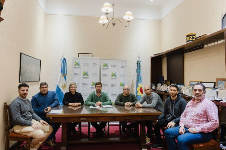 Ustarroz firmó arribo de nueva fábrica textil a Mercedes para el sector Industrial