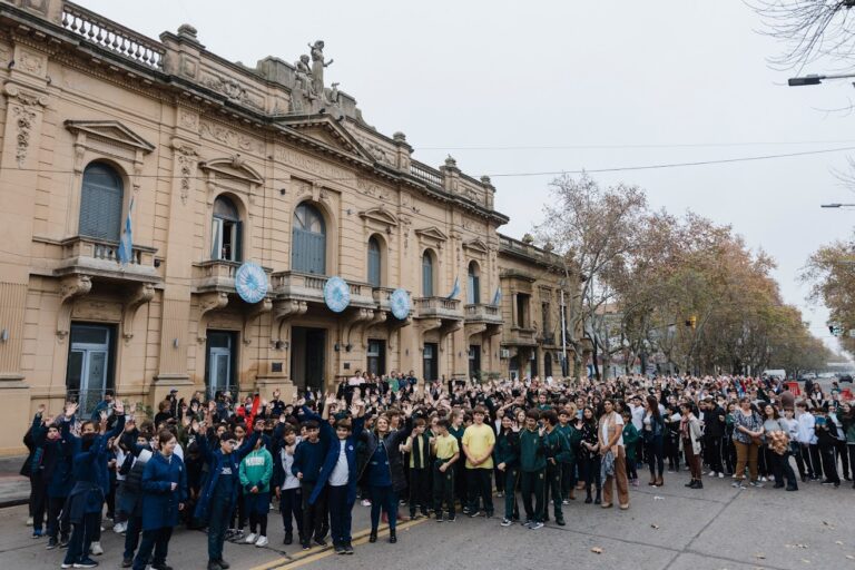 Cientos de estudiantes realizaron la promesa al ambiente