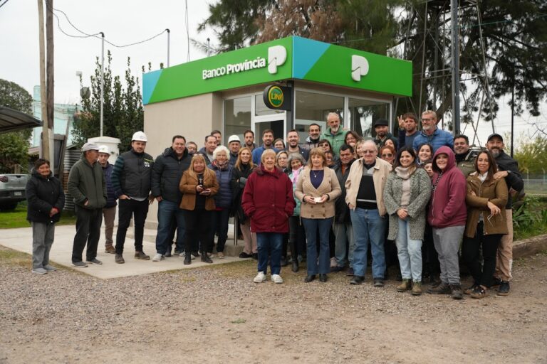 Tras amplias gestiones Ustarroz y Cuattromo pusieron en funciones el cajero de Gowland-Agote
