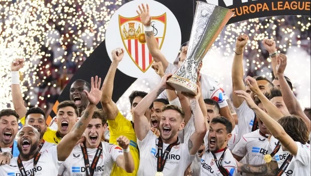 Montiel, otra vez héroe, acertó el penal decisivo para un nuevo título del Sevilla en la Liga de Europa