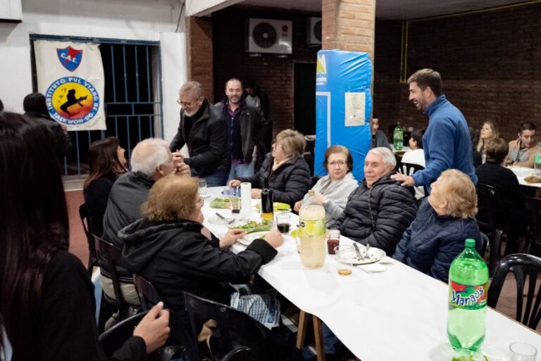 Las cenas solidarias continúan con gran asistencia