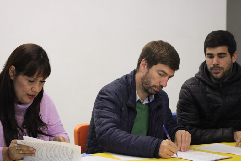 Firmaron convenio para importantes obras en barrio Marchetti