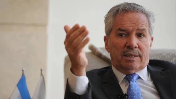 Solá: «Massa representa todo lo contrario a los que dicen que hay que derrumbar todo»