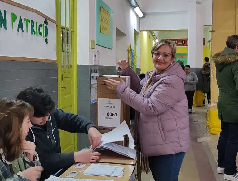 Mercedes vota 23: Mariana San Martín «Por suerte veo mucha participación»