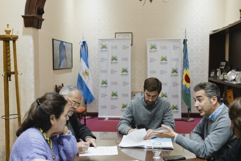 Con la niñez como prioridad municipio firma convenio por las políticas de infancia