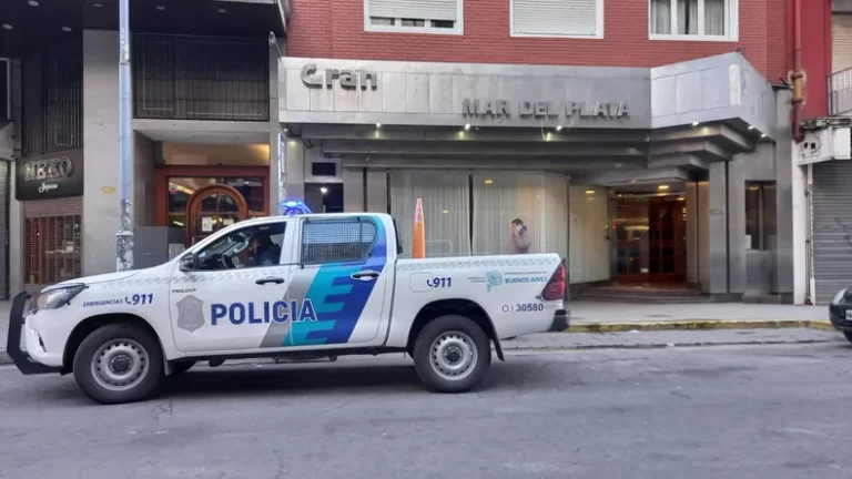 Una estudiante de 17 años murió al caer desde el octavo piso de un hotel del centro: tragedia en un viaje de egresados