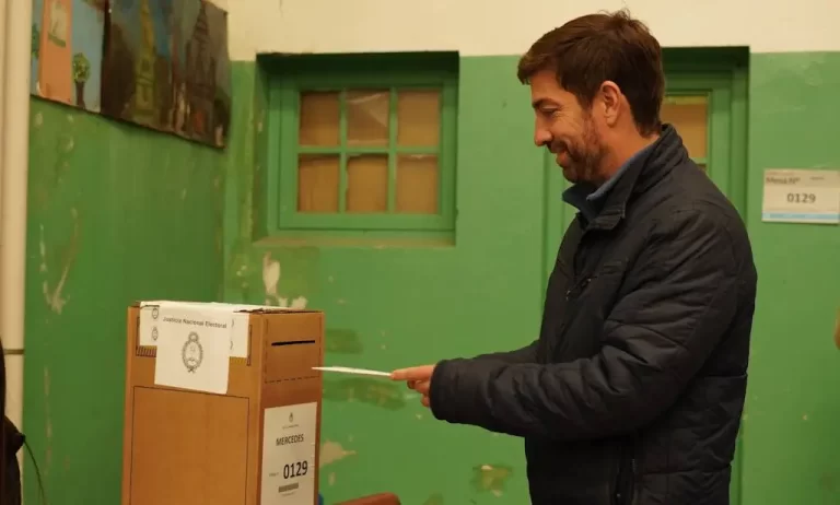 Mercedes vota 23: Ustarroz «Con cada voto decidimos qué futuro queremos para nuestra Patria, nuestra provincia y nuestra ciudad”.