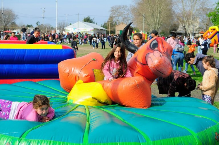 Multitudinario festejo del día de la niñez