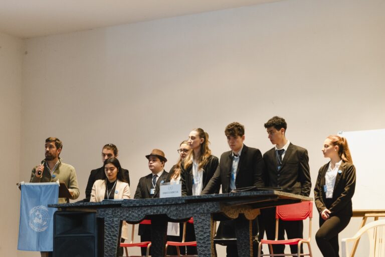 Ustarroz acompañó a los estudiantes de San Patricio en el 2º Modelo de Naciones Unidas