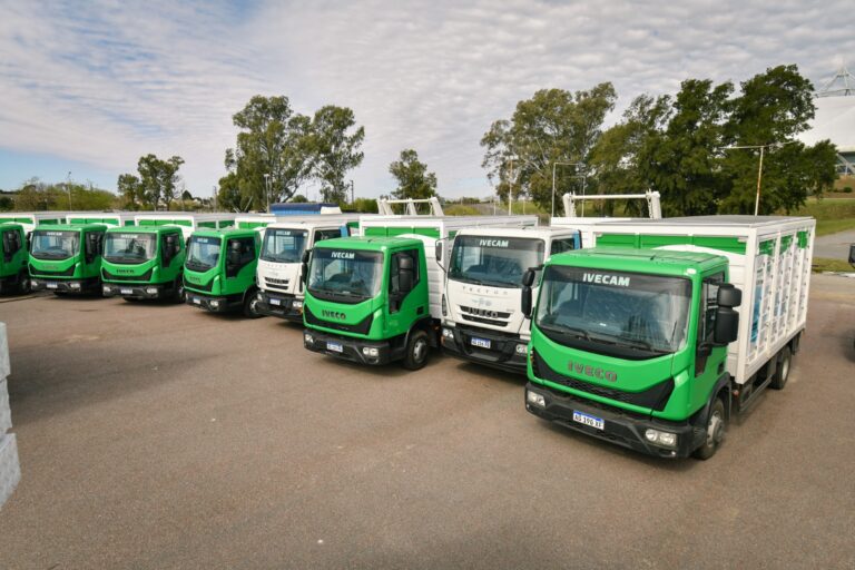 Provincia entregó otro camión para cuidado ambiental a la Municipalidad de Mercedes