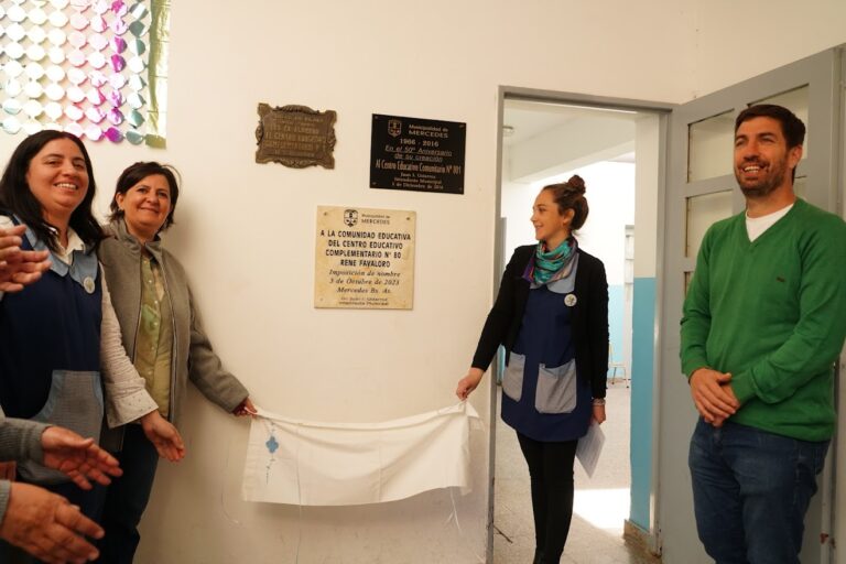 El Centro Complementario N° 801 recibió la imposición del nombre René Favaloro