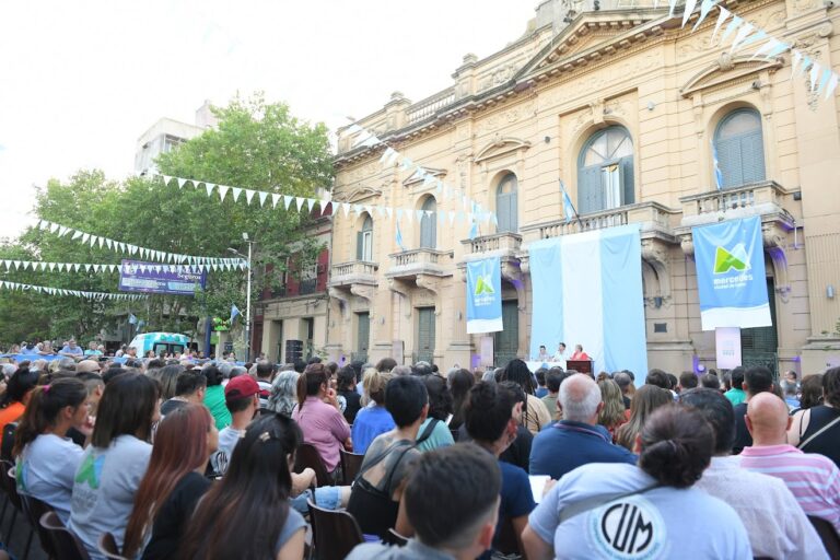 Ustarroz asumió su nuevo mandato como intendente “Los logro son del un pueblo unido que trabaja”