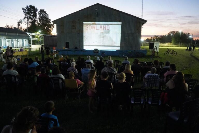 Bicicleteada, encuentro y cine bajo las estrellas en Gowland