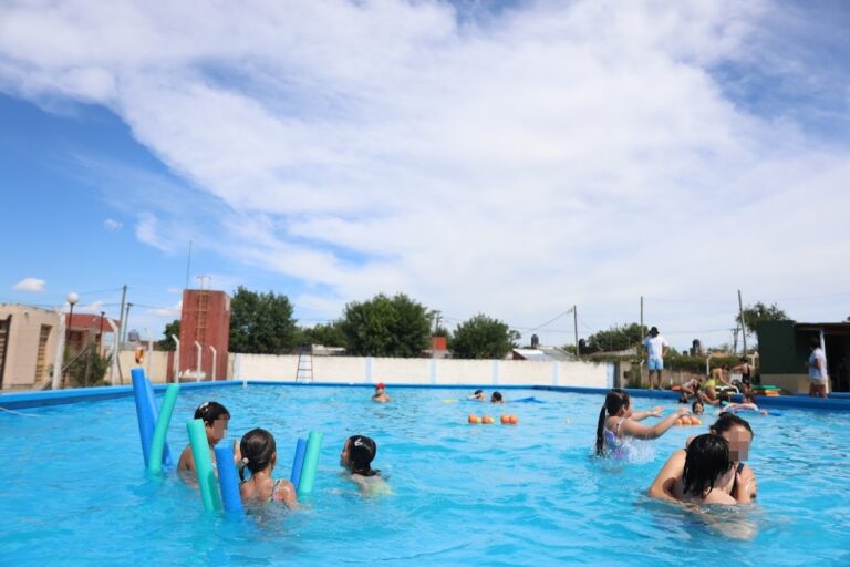 Escuelas de Verano también disfrutan de colonia y pileta del Unzué