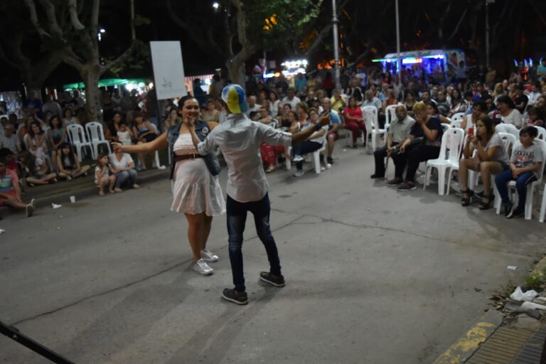 Arranca el cine y la música en distintos barrios de la ciudad