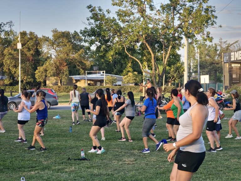 Verano 2024: Clase aeróbica una actividad libre y gratuita para toda la familia.