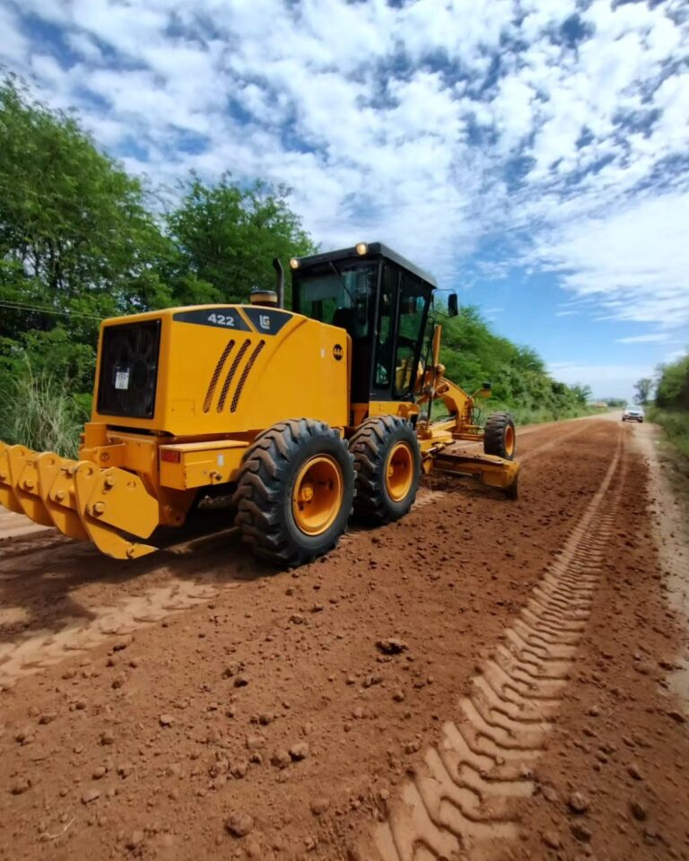 Continúan realizando tareas de mejora y mantenimiento de caminos rurales