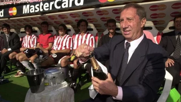 Se cumplen 20 años del día que Bilardo se sentó «a disfrutar del espectáculo del fútbol»