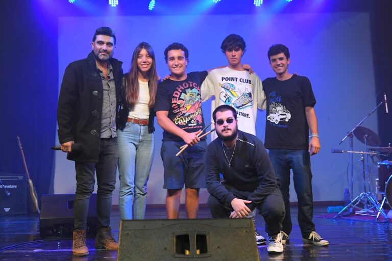 ’04 Timeless inició el ciclo de “Nada es lo que parece” en el Teatro Argentino