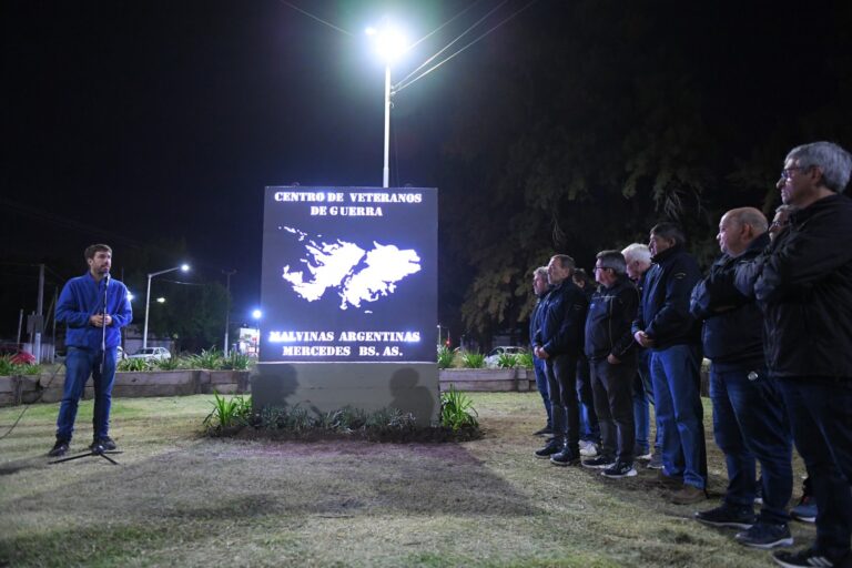 Inauguran tótem en homenaje al Centro de Veteranos de Guerra de Malvinas