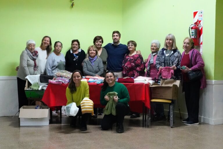 Abuelas Tejedoras en el Centro de Jubilados Renacer