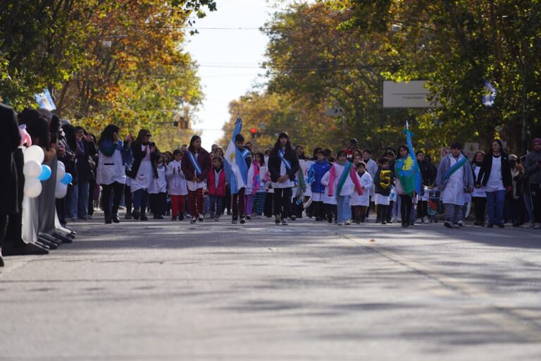 Histórico desfile en homenaje a la educación de Mercedes
