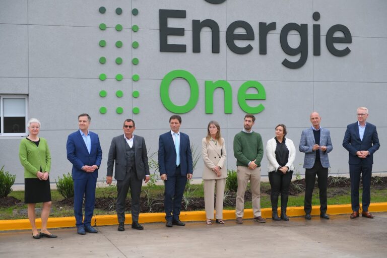 Se inauguró la fábrica de Agroenerie One S.A en el Sector Industrial de Mercedes