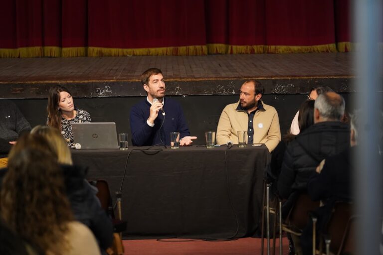 Ustarroz y comunidad educativa presentaron la “Guía Educativa Comunitaria” 2024