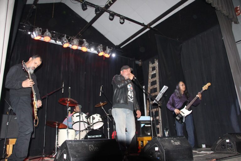 El Rock sonó fuere en otra edición del “Rock en el Galpón”