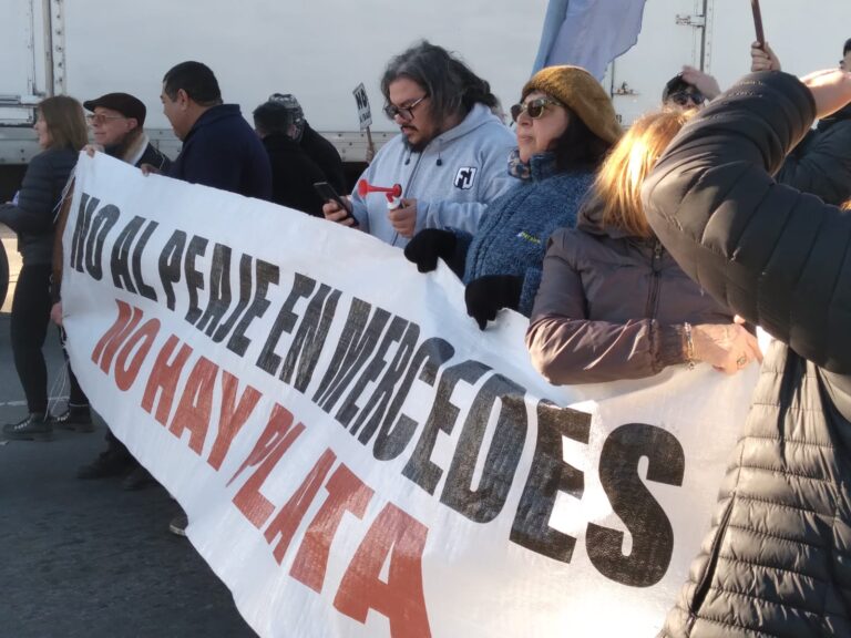 Fuerte movilización contra aumentos del Peaje de Olivera