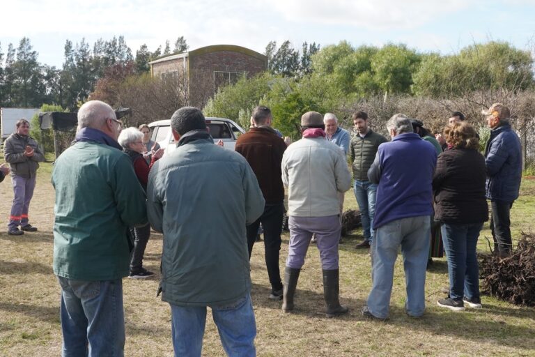 Municipio concertó una nueva entrega de durazneros a productores mercedinos