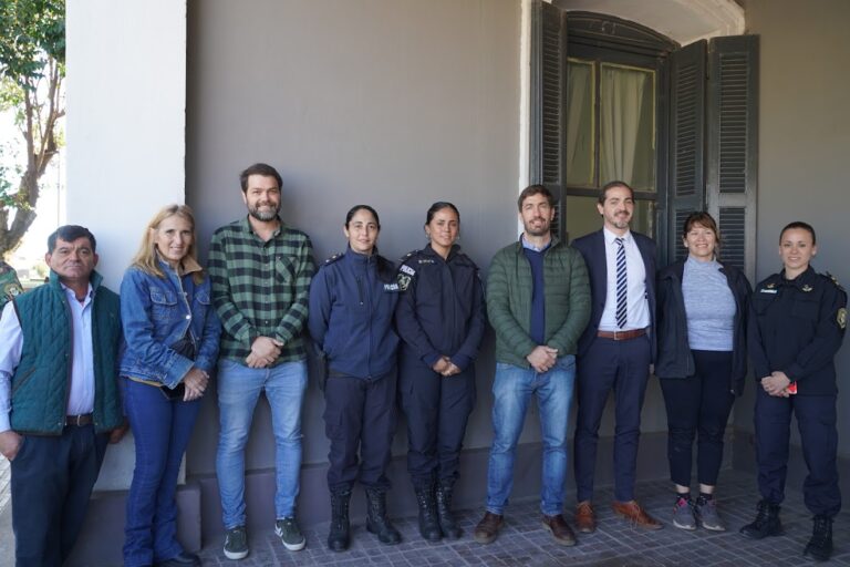 Emotivo cambio de autoridades policiales en el destacamento de Gowland