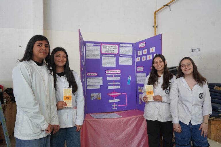 Expo y jornada de intercambios con la comunidad en la Técnica de Gowland
