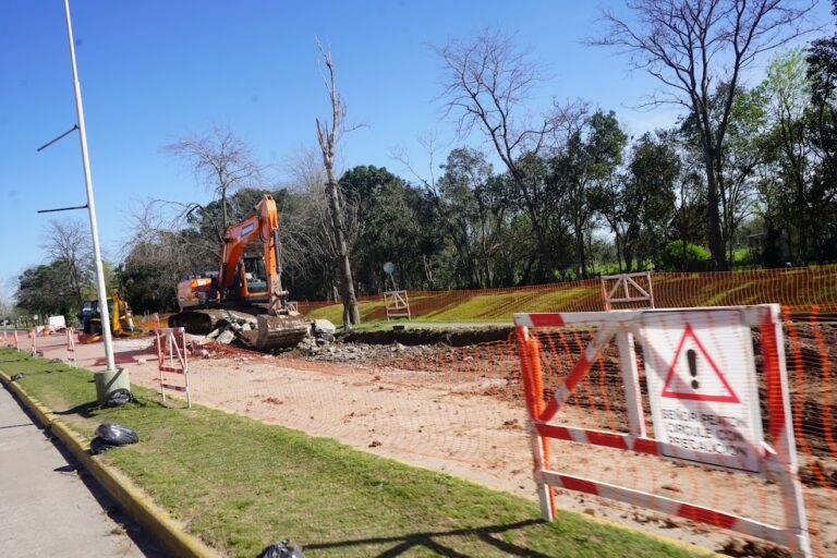 La obra pluvial de dimensiones históricas ya cruza la Avenida 40