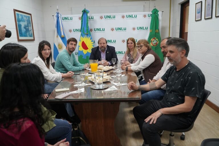 Encuentro con Rector y Decanos de la UNLu por Mercedes Aprende Unida