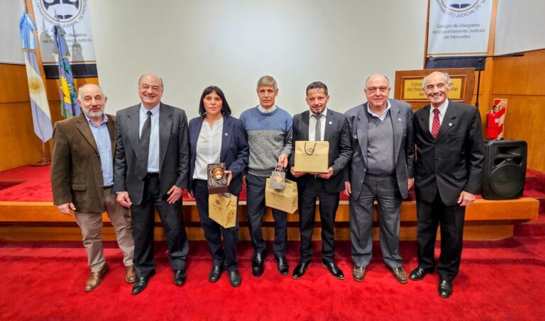 Homenaje a empleados del Colegio de Abogados por sus 25 años de servicio