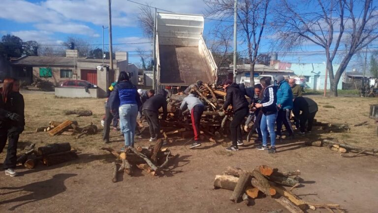 Programa Invierno: el municipio asistió con más de 500.000 kilos de leña