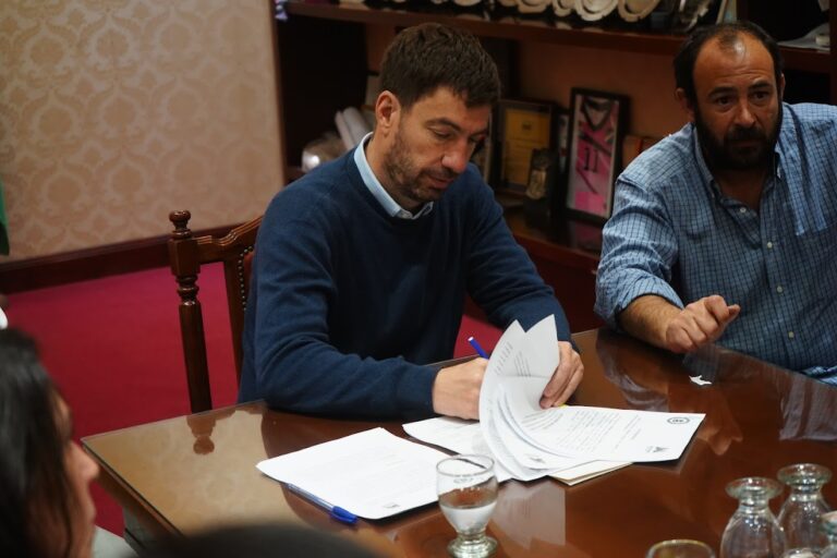 Ustarroz firma convenio con Universidad Tecnológica que beneficia a escuelas y  estudiantes terciarios