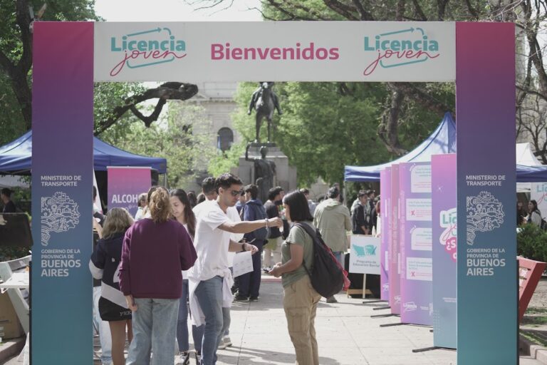 Concientizan sobre la seguridad vial en el Día del Estudiante Solidario