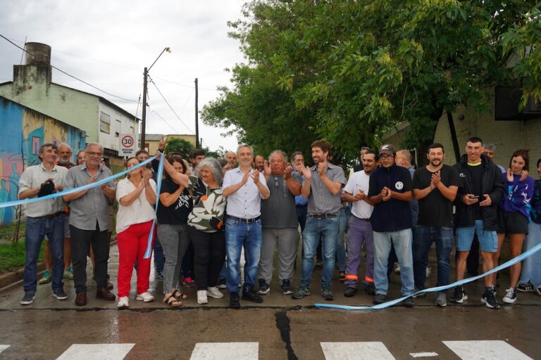 Se inauguró la obra de pavimentación del barrio Esperanza