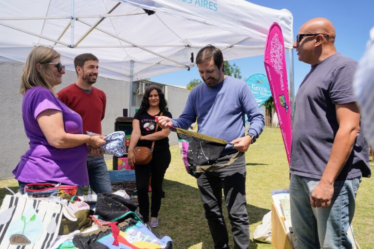 Ustarroz y ministro Kreplak recorrieron barrios, promovieron el descacharreo y prevenir el dengue