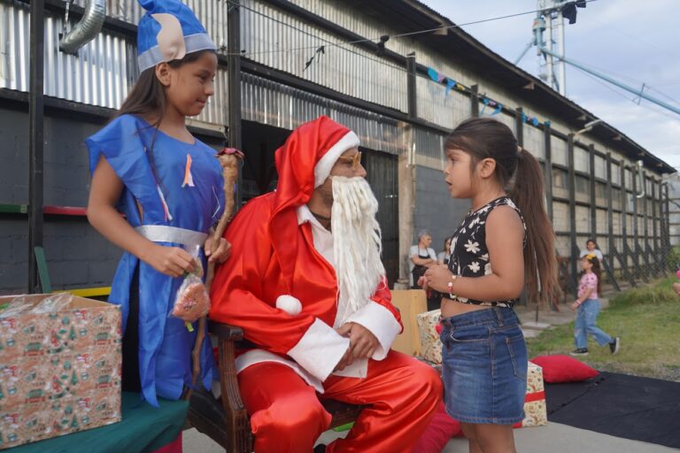 Estación Juego recibió a las familias y a Papá Noel